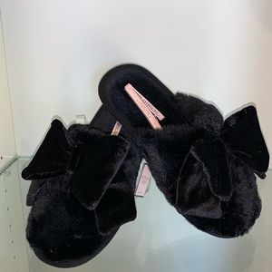 Victoria's Secret Fuzzy Furry Victoria Secret‎ Slippers